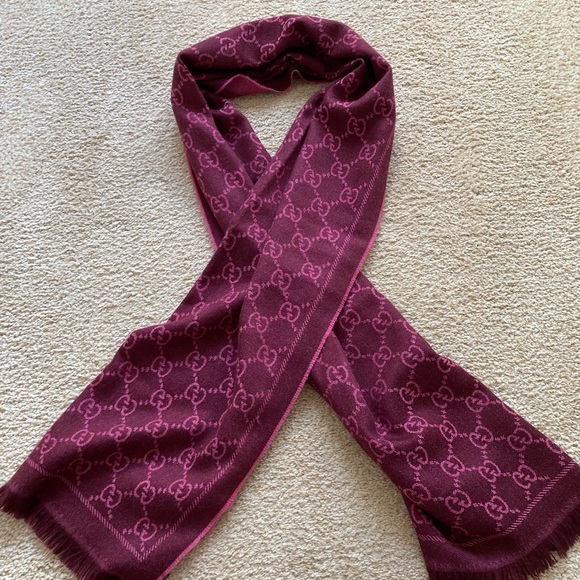 Authentic Gucci Wool Scarf - Picture 7 of 15